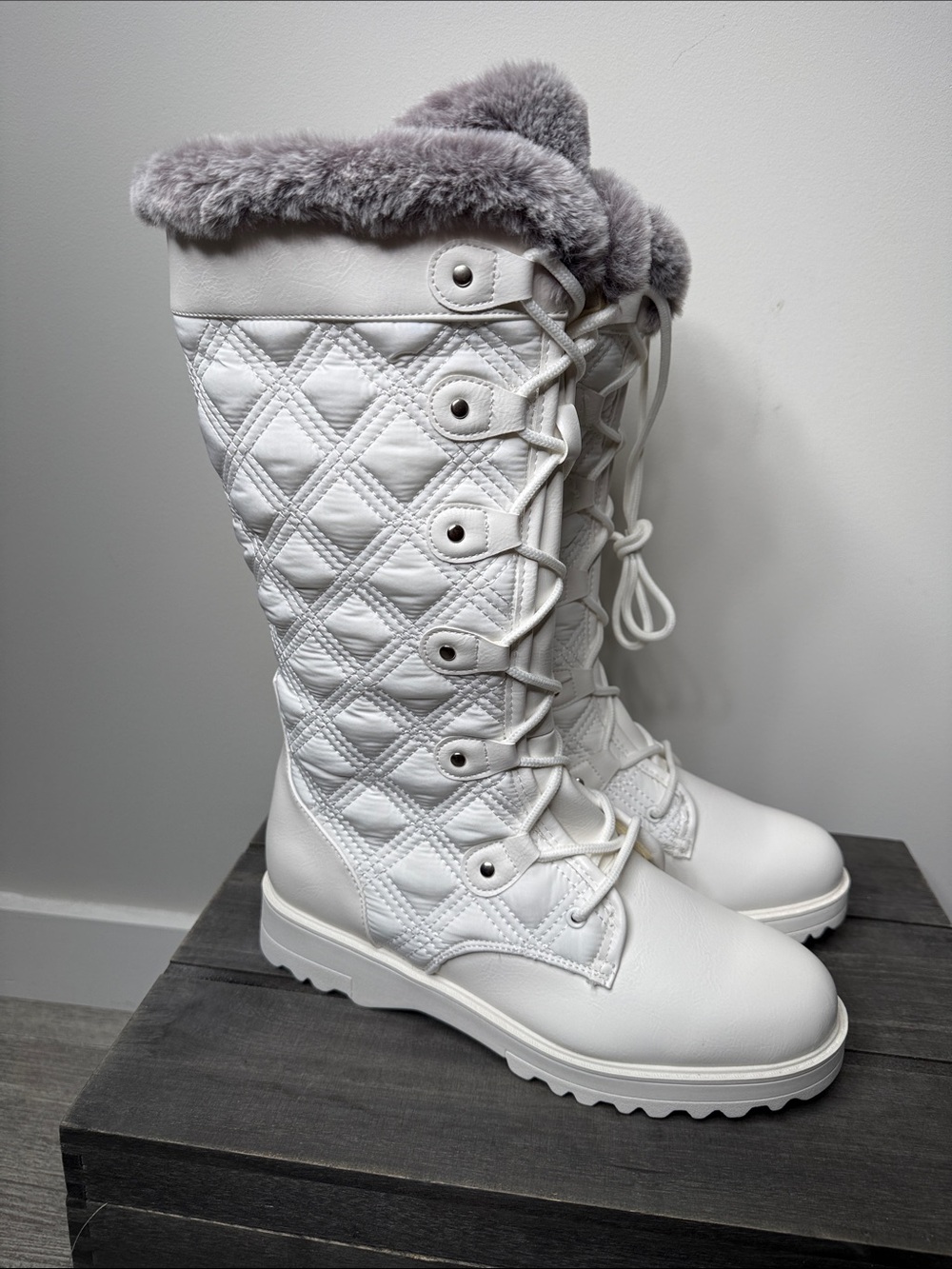Shoe Dazzle White Quilted Lace-Up Winter Boots with Gray Faux Fur Trim
